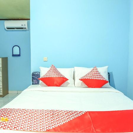 Oyo 1662 Zury Homestay Kuta  Экстерьер фото