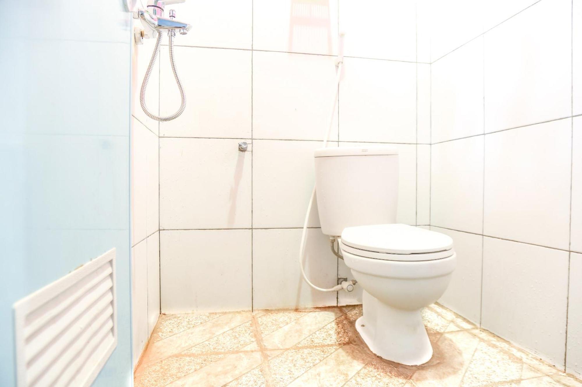 Oyo 1662 Zury Homestay Kuta  Экстерьер фото