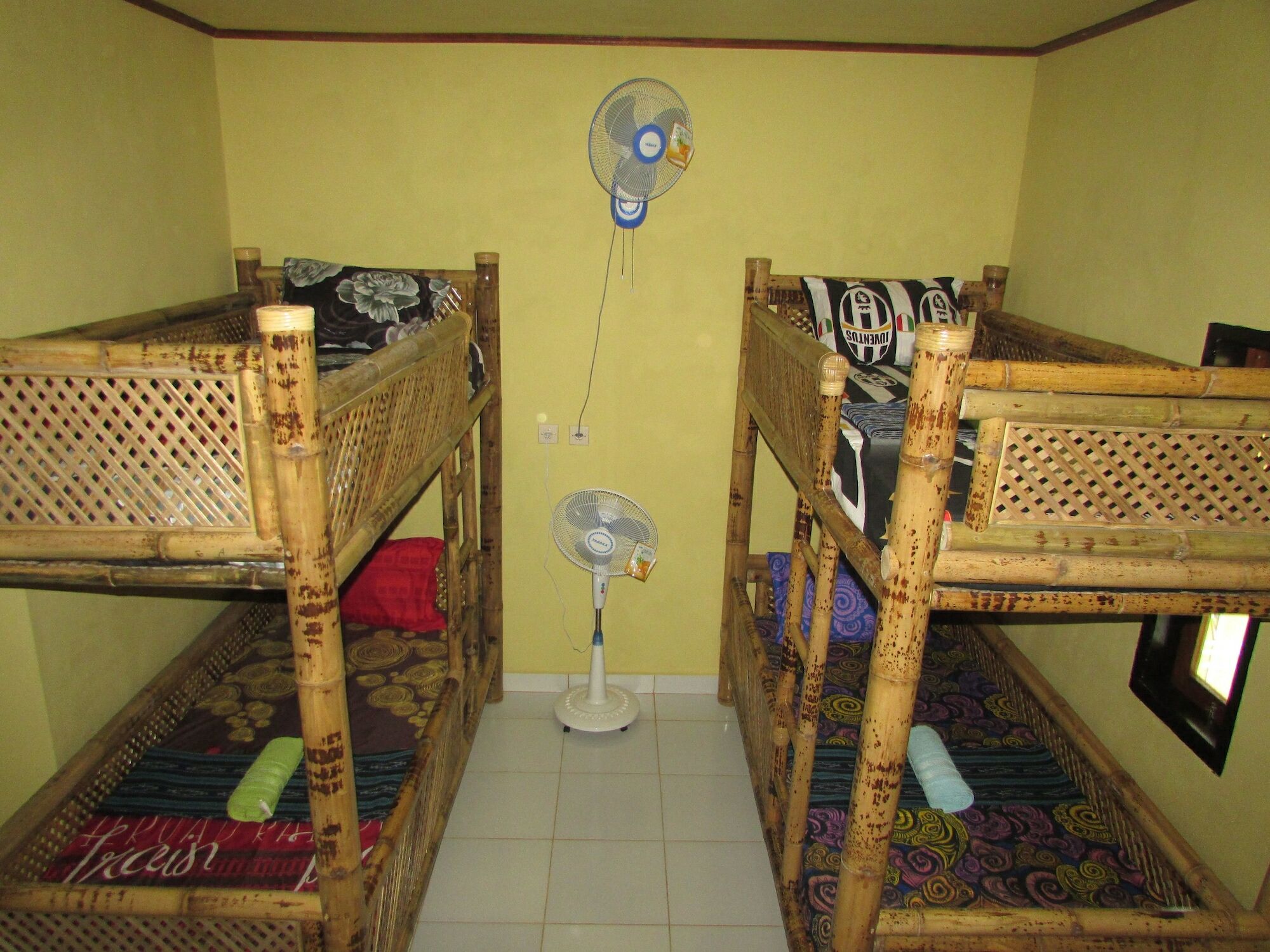 Oyo 1662 Zury Homestay Kuta  Экстерьер фото